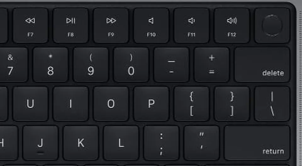 Vị trí phím delete trên bàn phím MacBook Pro, góc phải hàng số