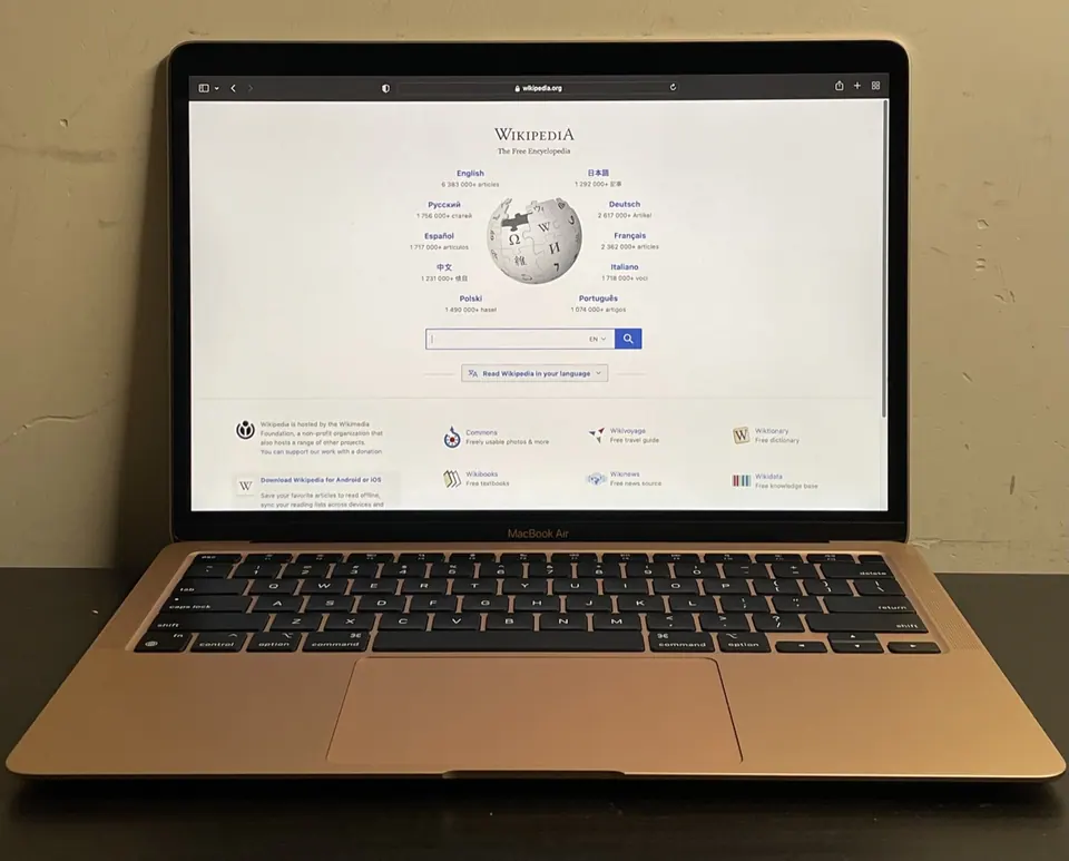MacBook Air M1 hay M2 năm 2026: chênh tiền có đáng?