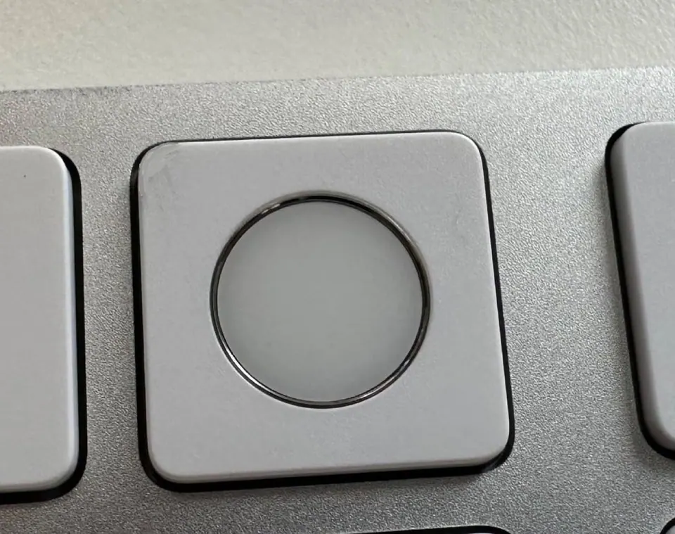 Cận cảnh nút Touch ID trên Magic Keyboard của Apple