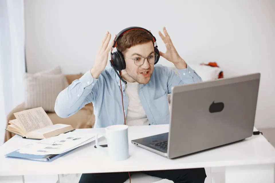 MacBook bị treo, đơ chuột và bàn phím: cách xử lý