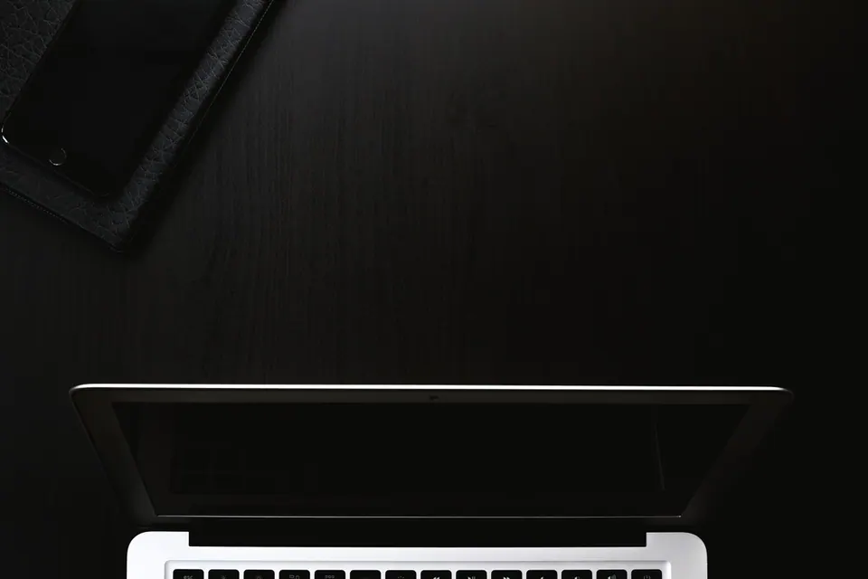 MacBook không lên nguồn, không khởi động: làm gì trước?